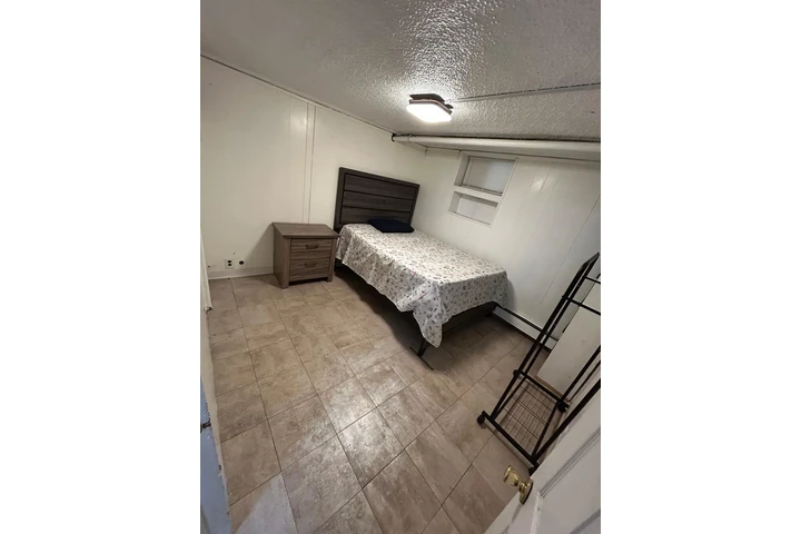 $700 : Rento cuarto image 1