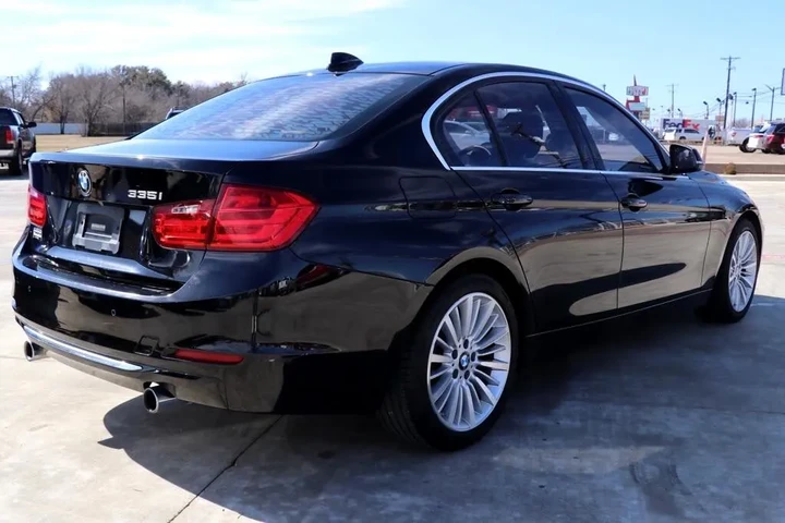 2015 BMW 3 Series image 4