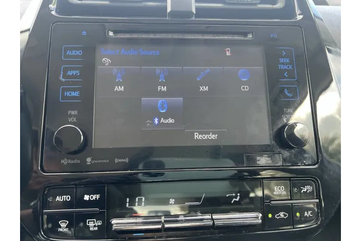 $15991 : 2017 Prius Three image 10