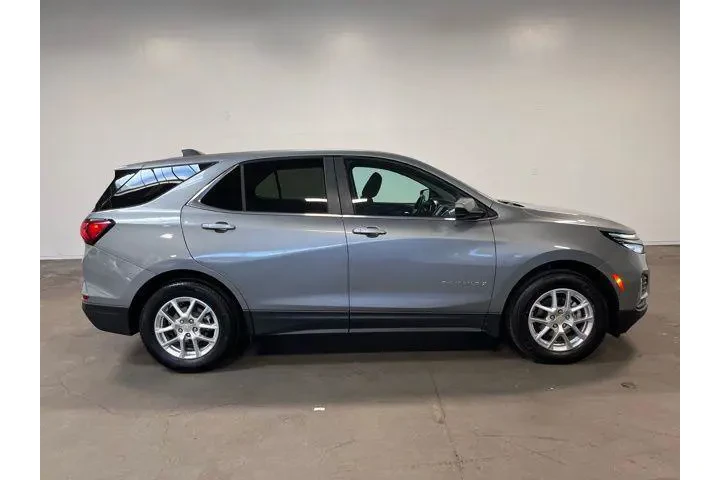 $17961 : Chevrolet Equinox 2024 LT 4d image 2