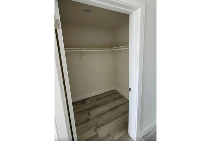 $1450 : 1 Bed 1 Bath in West Adams LA image 5