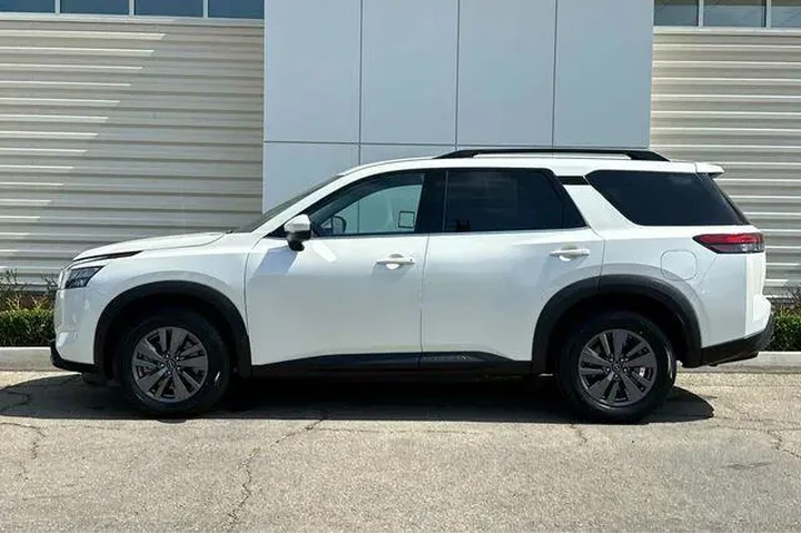 $29998 : Nissan Pathfinder 2023 AWD S image 6