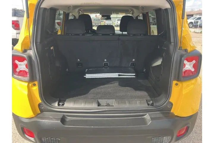 $19495 : Jeep Renegade 2023 4x4 (Red) image 9