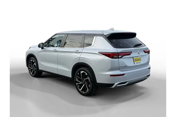 $24771 : Mitsubishi Outlander 2024 SE image 3