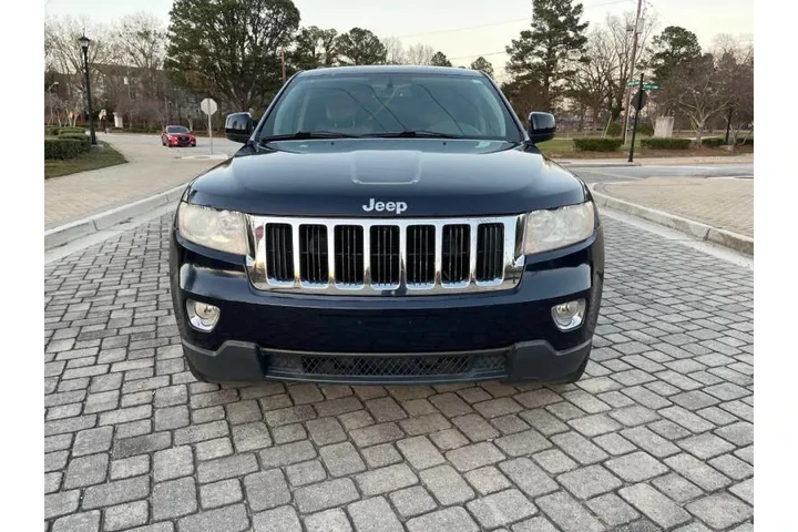 $6995 : 2011 Grand Cherokee Laredo image 2