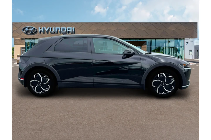 $23990 : Hyundai IONIQ 5 2024 SE 4dr image 9