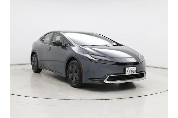 $32998 : Toyota Prius Plug-in Hybrid image 1