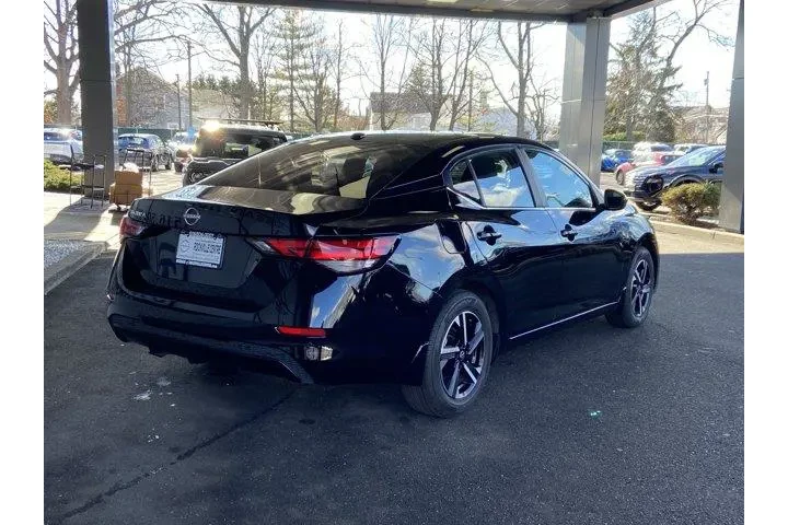 $16406 : Nissan Sentra 2025 SV 4dr Se image 5