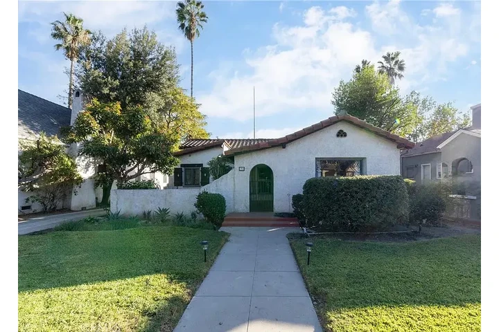 $1050 : new paint living room home image 1