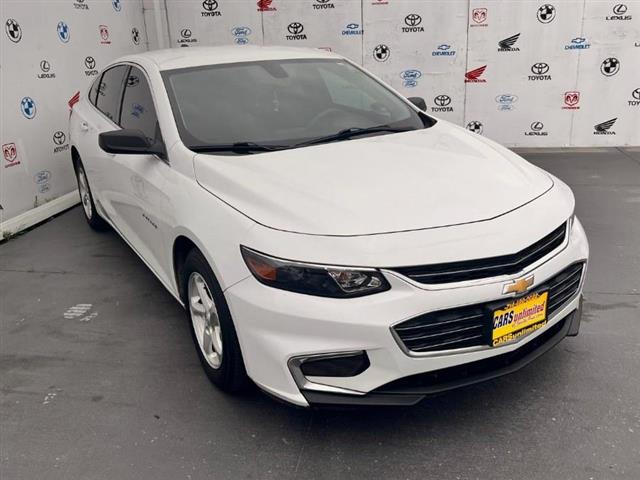 $15995 : Used 2018 Malibu 4dr Sdn LS w image 1