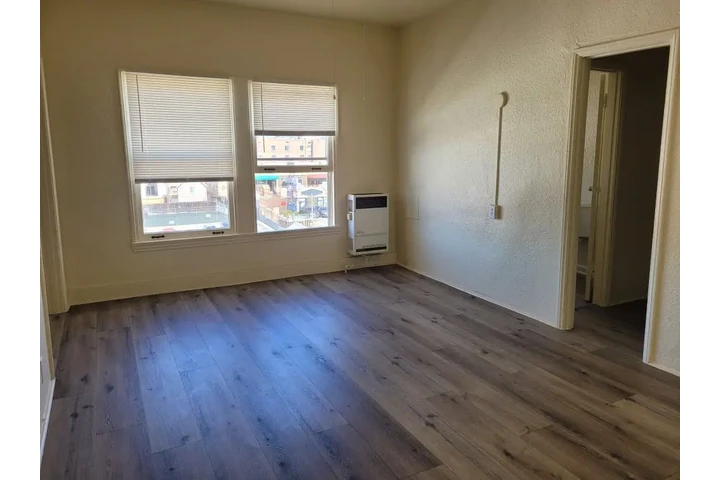 $1500 : Estudio Cerca Alvarado y 8th image 1