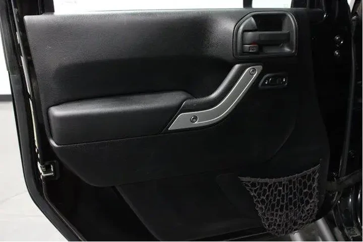 $13962 : Jeep Wrangler 2013 4x4 Sahar image 10