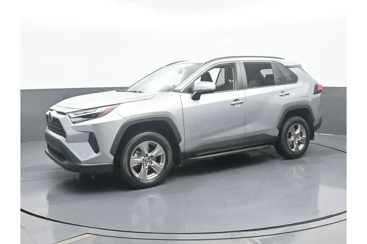 $27800 : Toyota RAV4 2023 XLE 4dr SUV image 2