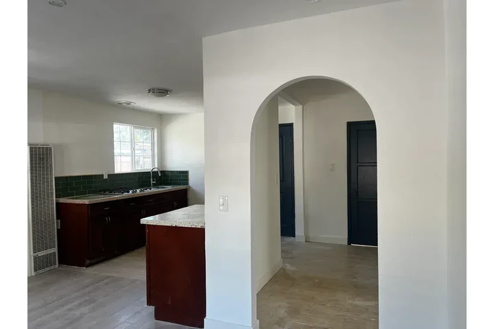 $1550 : Anaheim - 3 bed 2 Bath image 6