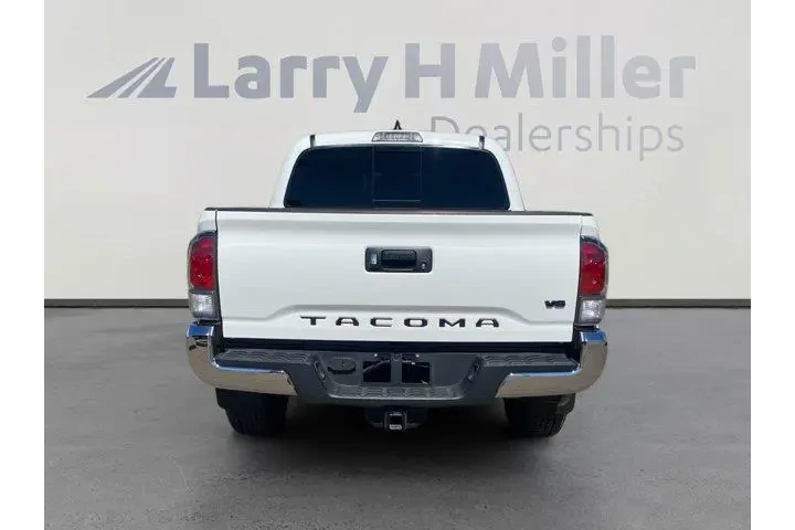 Toyota Tacoma 2023 4x4 SR5 V image 4