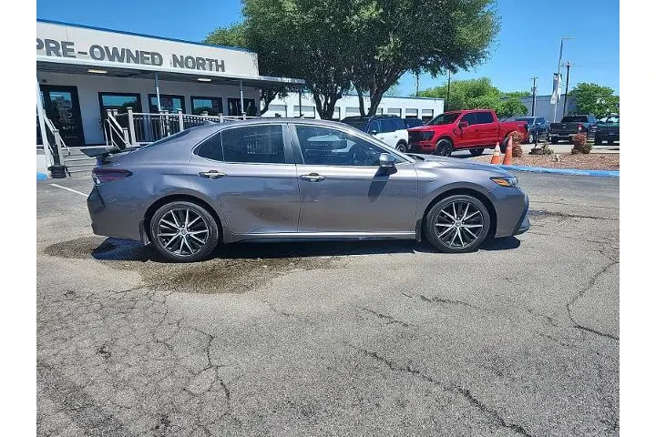 $17997 : Toyota Camry 2022 SE 4dr Sed image 2