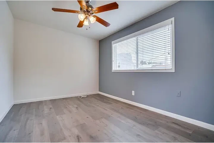 $1300 : Charming Courtyard Apartments image 8