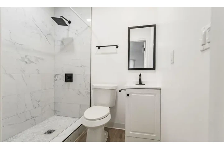 $2000 : 2 Bedroom Apartments in LA image 6