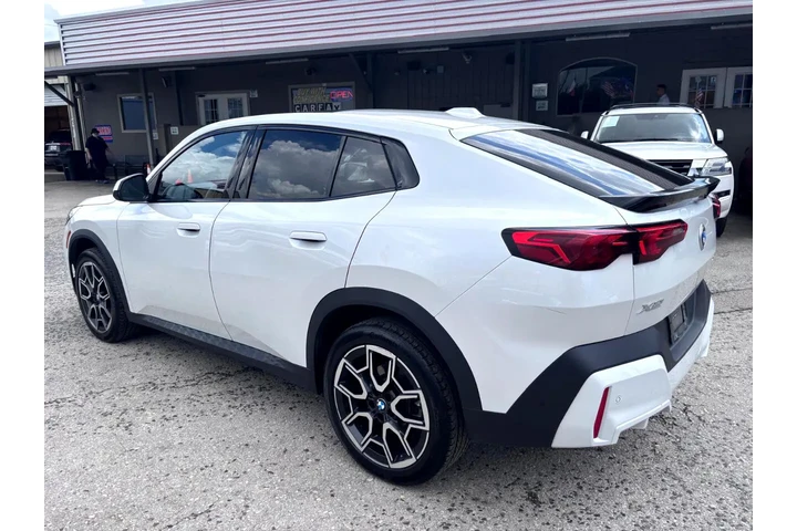 2025 BMW X2 xDrive28i image 5