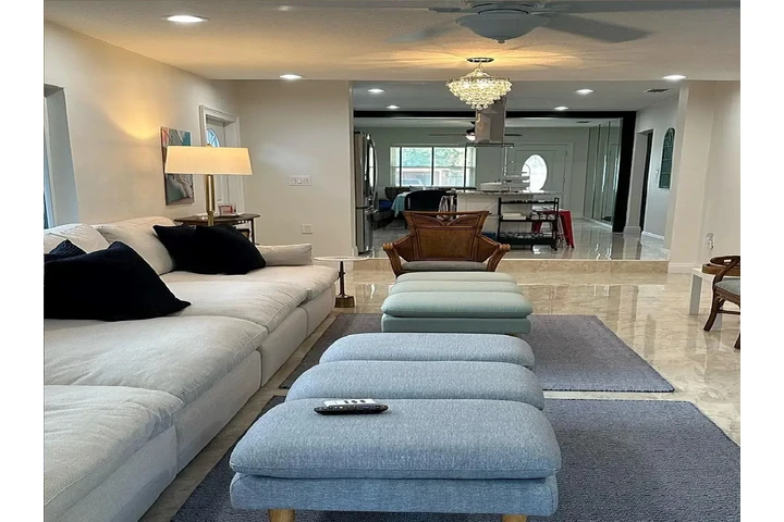 $1000 : Fully renovated beautiful home image 3