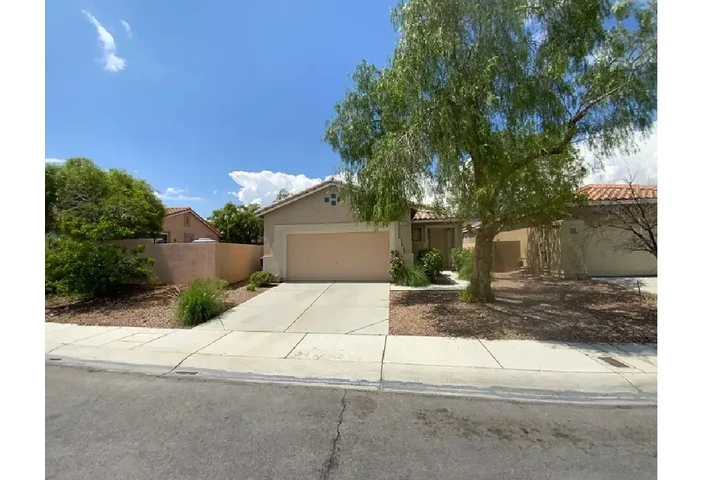 $1000 : fully upgraded, spacious home image 1