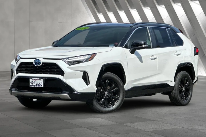 $39900 : Toyota RAV4 Hybrid 2024 AWD image 2