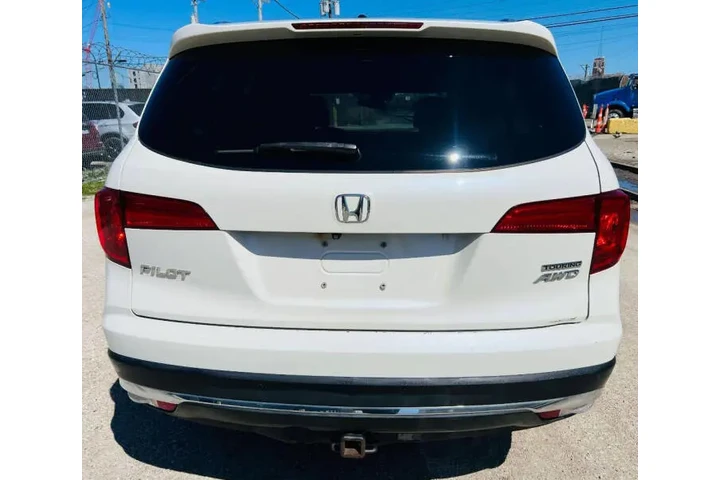 $15800 : 2016 Pilot Touring image 6