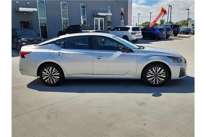 $23550 : Nissan Altima 2024 2.5 SV 4d image 5