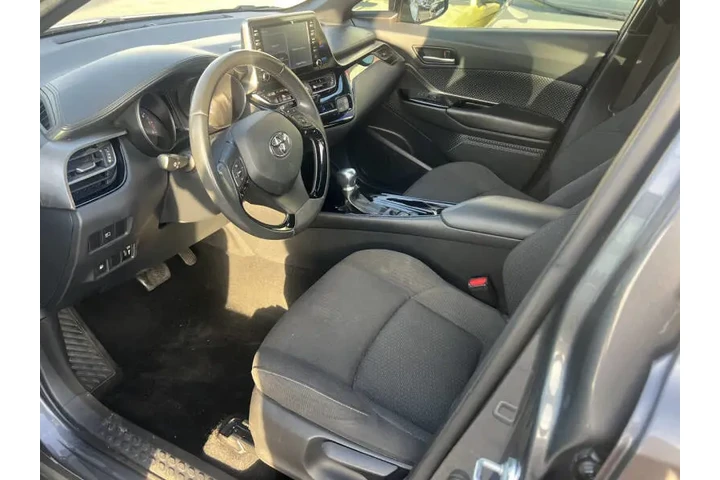 $16900 : 2019 C-HR XLE image 6