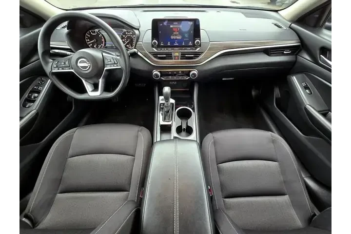 $21900 : Nissan Altima 2024 2.5 SV 4d image 9