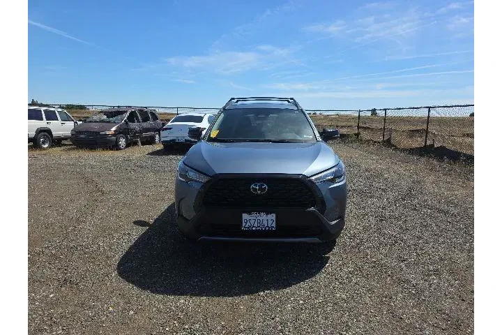 $27900 : Toyota Corolla Cross 2025 LE image 2