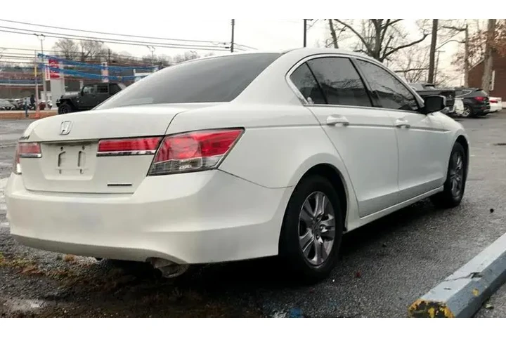 $9300 : 2012 Accord image 4