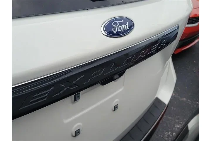 $29990 : Ford Explorer 2023 XLT 4dr S image 6