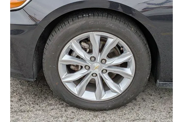 $16294 : Chevrolet Malibu 2023 LT 4dr image 9