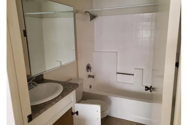 $1400 : Beautiful 1 bedroom Apt in LA image 2