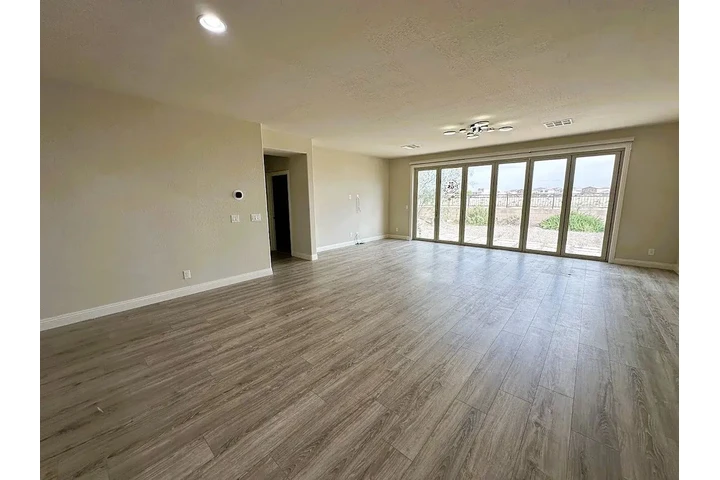 $1400 : Hogar perfecto en Las Vegas image 4