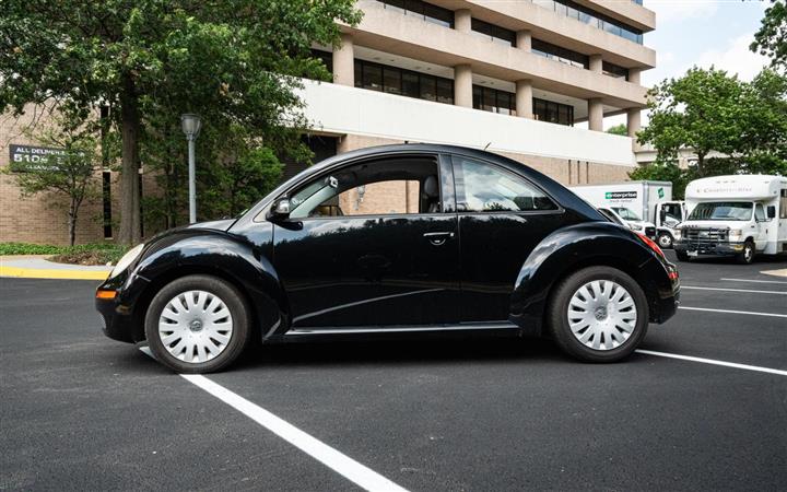 $10000 : 2010 VOLKSWAGEN NEW BEETLE image 7