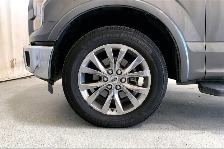 $17761 : Ford F-150 2016 4x2 Lariat 4 image 6