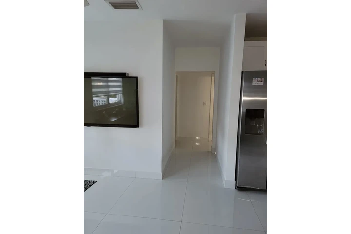 $900 : stainless steel Spacious home image 3