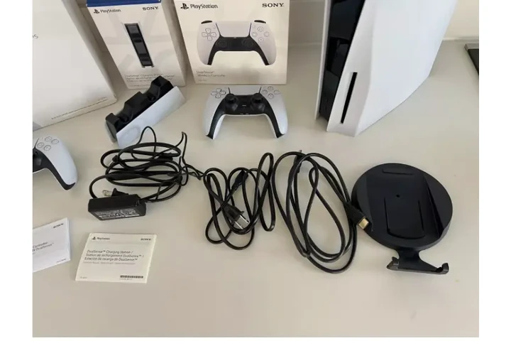 $800 : Sony PlayStation PS5 Console image 3