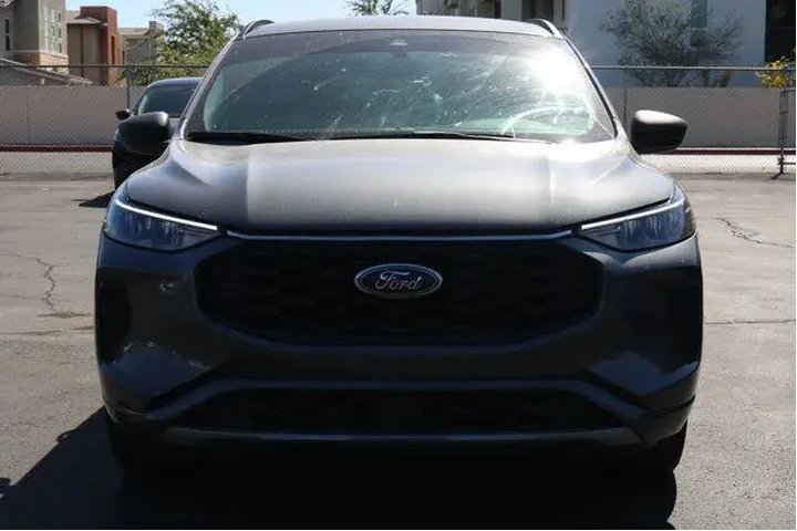 $19221 : Ford Escape 2023 ST-Line 4dr image 3