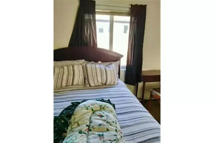 $950 : RENTO DOS CUARTOS AMUEBLADOS image 4