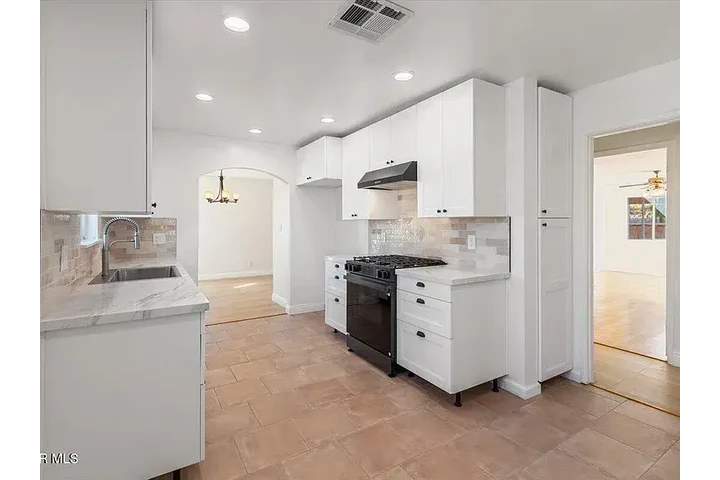 $3600 : Casa en renta-Lancaster 3600 image 4