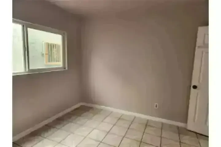 $1675 : APT. 1-RECAMARA/ 1-BAÑO image 3