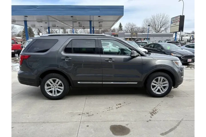 $17990 : 2019 Explorer XLT image 6