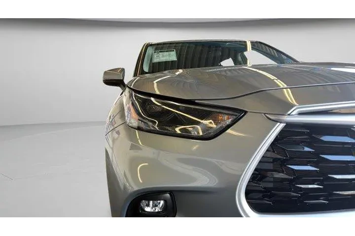 $29898 : Toyota Highlander 2022 LE 4d image 9