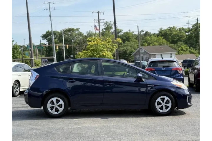 $12495 : 2013 Prius Two image 5
