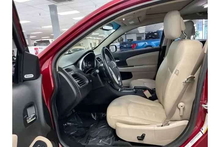 $9598 : Chrysler 200 2014 Limited 4d image 6