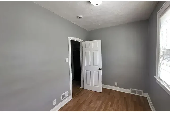 $1300 : HOUSE RENT AVAILABLE CHICAGO! image 6