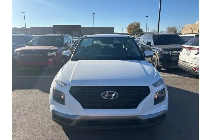 $19500 : Hyundai VENUE 2025 SE 4dr Cr image 2